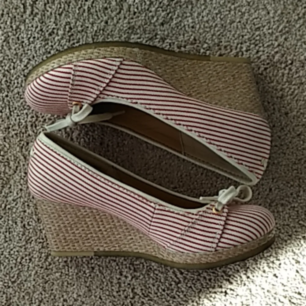 Clark's original cream & red stripe nautical wedge‎ size 8.5